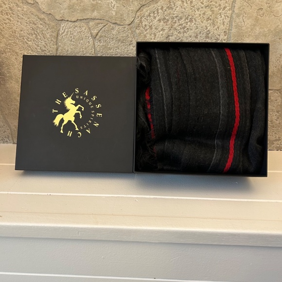 The Sassenach First Love tartan mid weight scarf - Picture 3 of 4